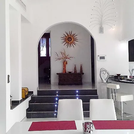 Sonniges Ferienhaus Mit Grill, Garten Und Pool Holiday home